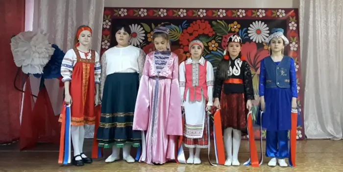 Театральный коллектив « Арлекино»  МКУК «Красочное СКО»